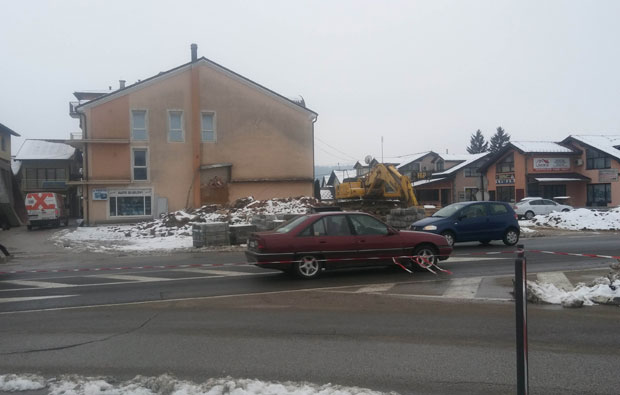 Прњавор: Полиција истражује случај пронађене експлозивне направе на кружном току