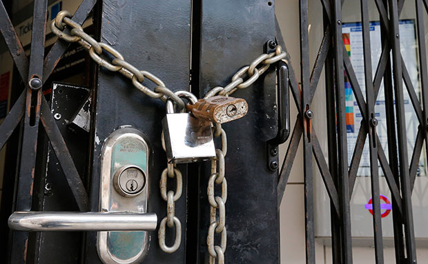 
Лоши директори и даље управљају