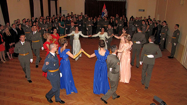 У ВРАЊУ ОДРЖАН 11. ОФИЦИРСКИ БАЛ: Војсци на понос