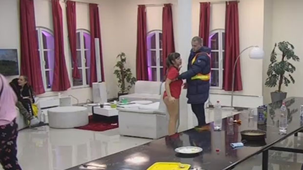 РИЈАЛИТИ „ЗАДРУГА“: Миљану због Лепог Миће смиривало обезбеђење