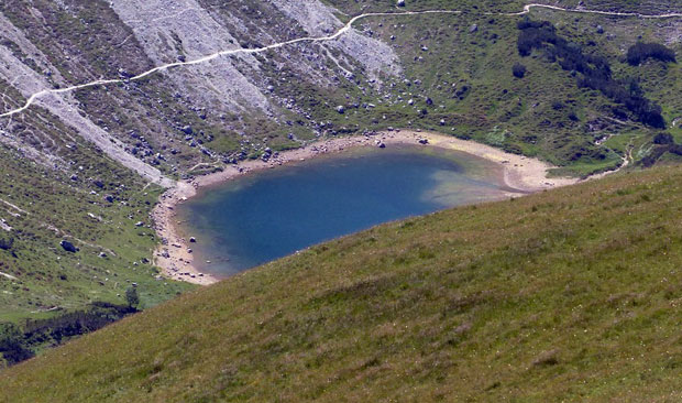 УКЛЕТА ЗЕМЉА НА ГОЛИЈИ: Када падне киша она нестану, ко упадне у њих губи разум