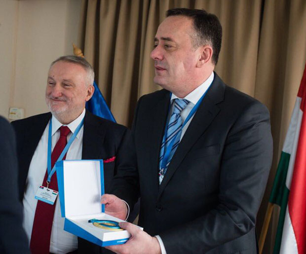 Добио злато