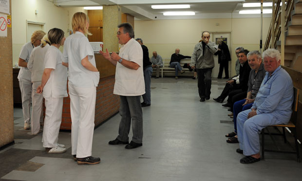 МЕДИЦИНСКИ РАДНИЦИ У РС: Штрајком до већих зарада