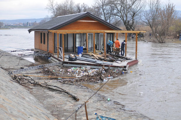 Ибар личи на пловећу депонију