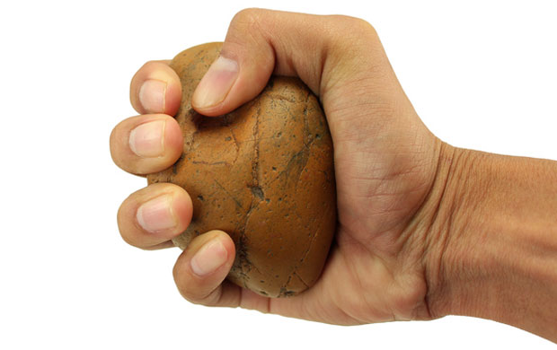 НОВО ИЖИВЉАВАЊЕ АЛБАНАЦА: Каменована амбуланта у Сувом Долу