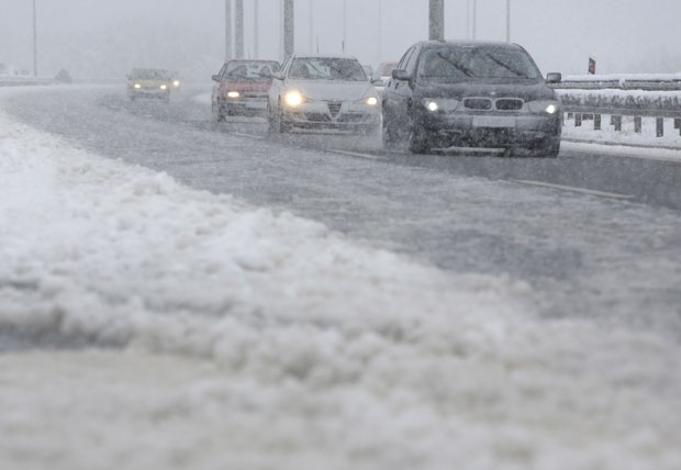 Снег у Хрватској и БиХ отежава саобраћај