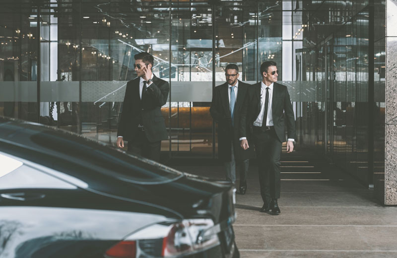 После пљачке дужници се преселили у ВИП ложе