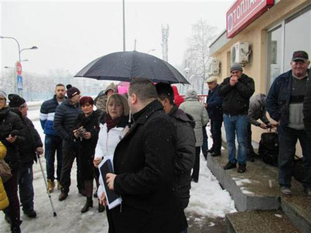 БЛ: Радници Топлане пред отказом