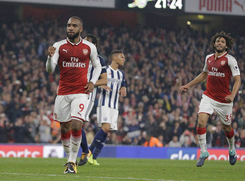 Лаказет месец и по дана ван терена због повреде