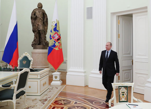 Путин: Руско-српски односи на високом нивоу; Медведев честитао Брнабићевој Дан државности 