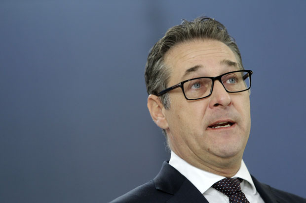 НЕ ЖЕЛЕ ДА ЧУЈУ ДА ЈЕ КОСМЕТ ДЕО СРБИЈЕ: Још траје политичка бура због Штрахеове изјаве