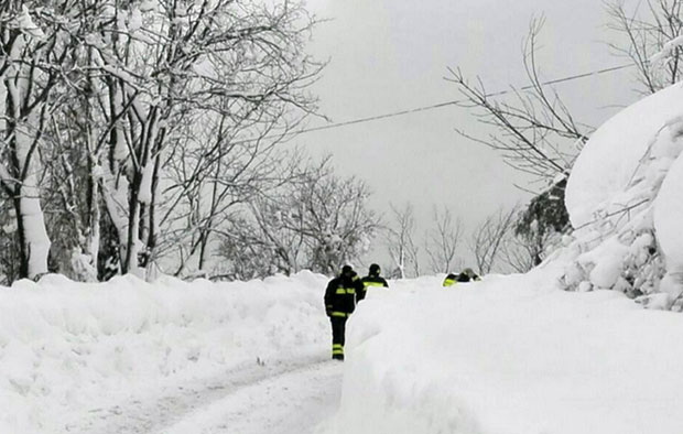 Лавина код Бигорског манастира, прекид у саобраћају
