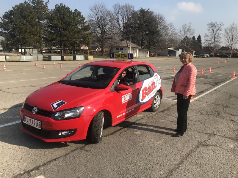 Војка - педагог за воланом
