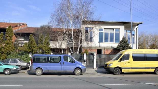 ТОКОМ ИЗВЕШТАВАЊА О МИГРАНТИМА: Ухапшене због напада на  новинаре О2 и Прве на Карабурми