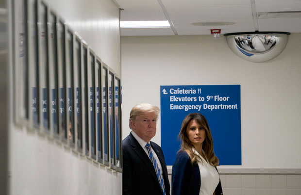 Трамп посетио Флориду и рањене после пуцњаве у школи