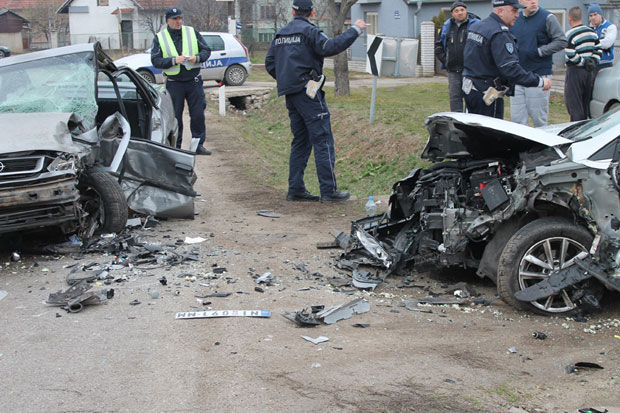На путу у Горњој Топоници: У судару, четворо повређено