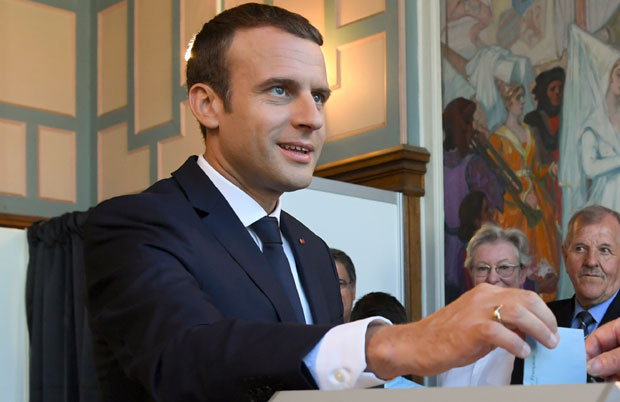 АНКЕТА ПОКАЗАЛА: Макрону опала подршка за 50 одсто