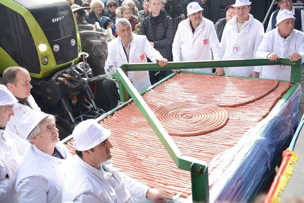 Кобасица тешка три и по тоне, од 2.034 метра,планула за три сата