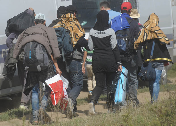 СПРЕЧЕНО КРИЈУМЧАРЕЊЕ: Пљевљак превозио пет миграната