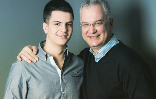 ШПИЈУНКА: Поклонио патике