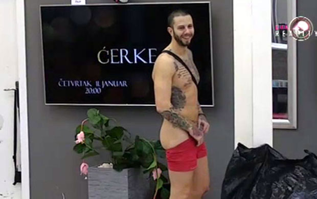 ПАО СТРИПТИЗ У “ЗАДРУЗИ”: Филип Ђукић цимерима у ријалитију показао задњицу