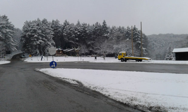 Саобраћај преко Иришког венца отежан због јаких падавина