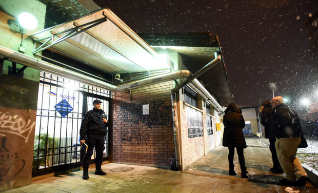 Пљачка поште на Медаку, лакше повређен запослени (ФОТО)
