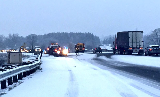 ОЛУЈА ЗАХВАТИЛА ВЕЛИКИ ДЕО САД: Затворене школе, 400 судара... (ВИДЕО)