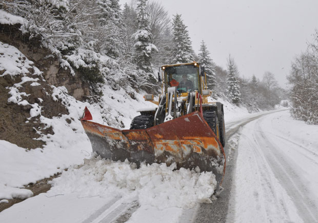 ОПРЕЗ У ВОЖЊИ: 1.800 путара на терену, на путевима има снега до пет ценнтиметара