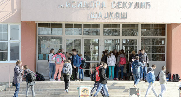 ПОРАЖАВАЈУЋИ РЕЗУЛТАТИ ИСТРАЖИВАЊА: Прва цигарета са четрнаест година