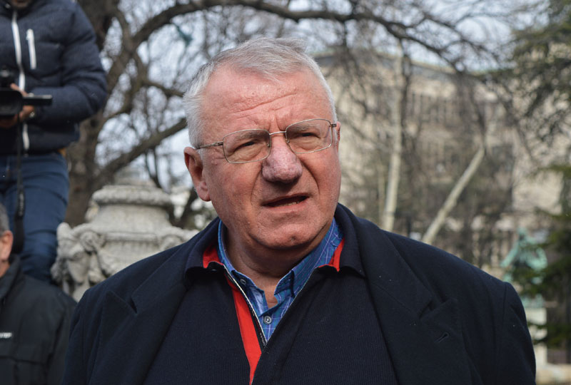 РАЗВАЛИЋУ РАЗУЛАРЕНОГ ЉОТИЋЕВЦА! Шешељ прихватио ТВ дуел са Бошком Обрадовићем!