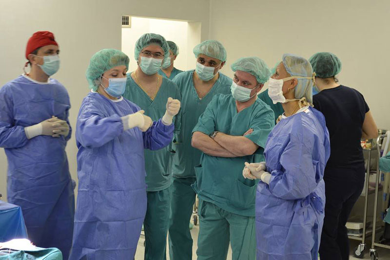 Ниш прати науку: Прва операција тумора Кјуза апаратом