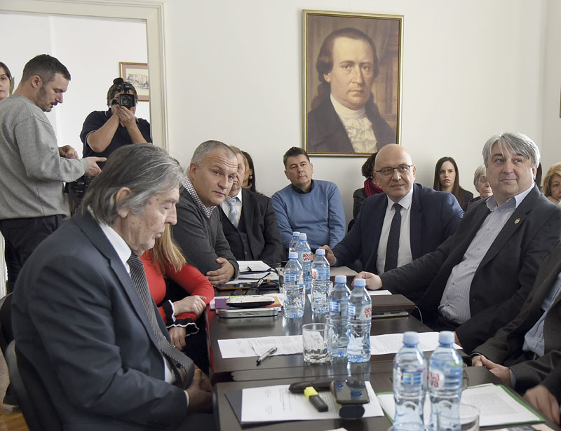 Књиге, а не прапорци