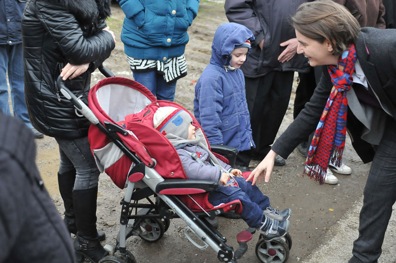 Брнабић у Краљеву: Нови кров за 366 породица (ФОТО)