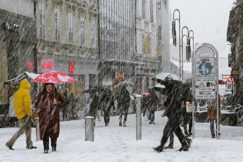 НЕВРЕМЕ У РЕГИОНУ: Црвени метеоаларм у Хрватској, ванредно у деловима Републике Српске