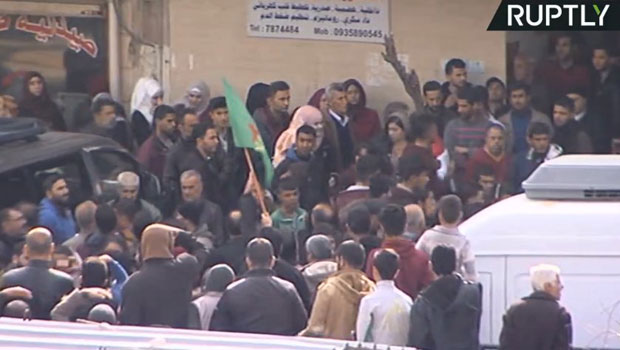 Стотине људи славе долазак сиријских трупа у Африн (ВИДЕО)