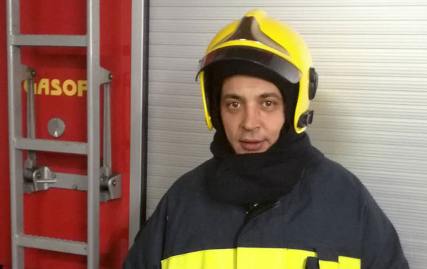 Храбри ватрогасац спасио дечака закључаног у стану