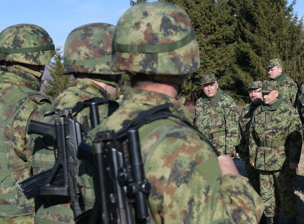 Војска тражи 23 нова радника, бравара, берберине, столара...