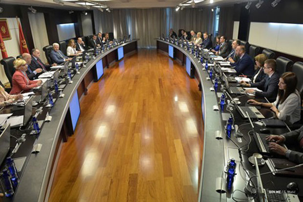 Црна Гора: За два изгубљена спора 17.460 евра