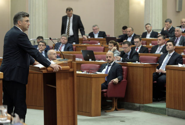 ПЛЕНКОВИЋУ СЕ ЉУЉА ФОТЕЉА: Удружена хрватска опозиција спрема рушење владе 