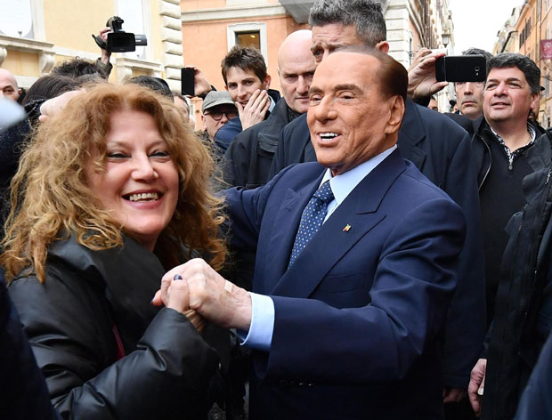 Берлускони јаше на челу деснице