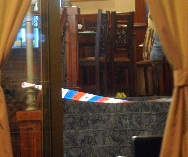 ПОСЛЕ РАЊАВАЊА У НОВОМ ПАЗАРУ: Хостеса  штитила пуцача