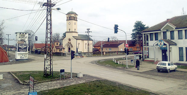 ПРОБЛЕМИ НА ПРЕЛАЗУ ПАВЛОВИЋА МОСТ: Мештани не могу да дођу до имања