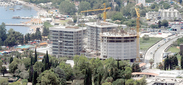 ДУЖ ПРИМОРЈА ИНТЕНЗИВНО СЕ ГРАДИ: Руси опет у Будви 