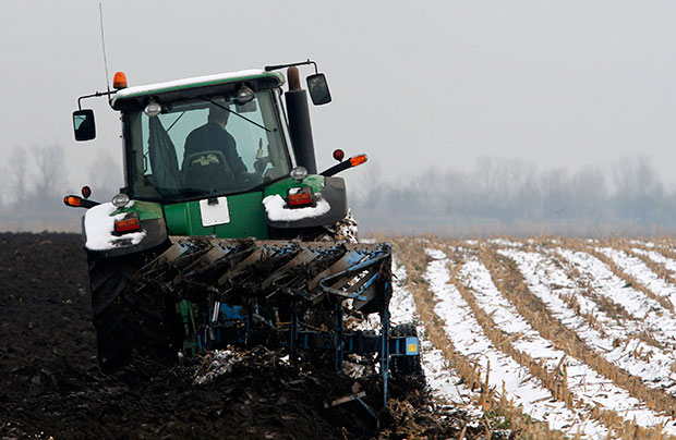 Зрењанин: Почиње закуп, а рало касни