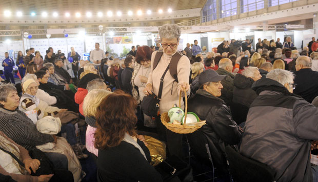 Веће плате и пензије од средине године (ФОТО)
