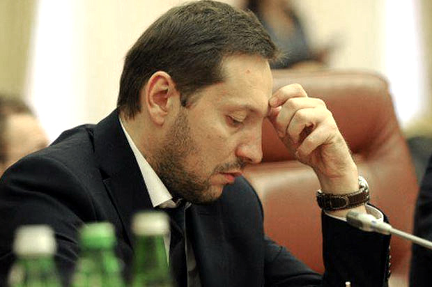 ПРЕВИШЕ СЕ УЗБУДИО: Украјински министар пао у несвест после вређања Русије (ВИДЕО)