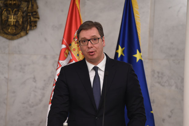 ВУЧИЋ О КОСМЕТУ: Играмо шах без даме и топа