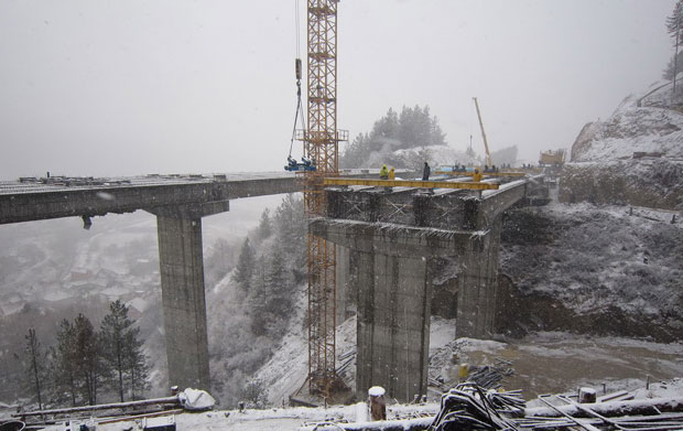 Ради се на Коридору 10 упркос леденом таласу