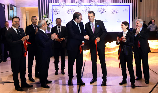 Засијао Хилтон
